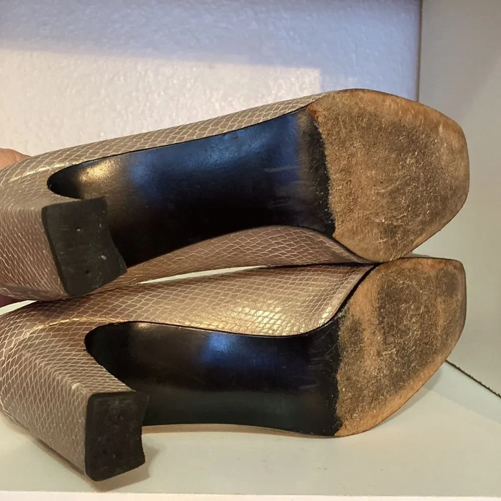 Stuart Weitzman Beige Snakeskin Print Leather Heel Pumps